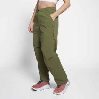 Model_Text: model is 5"8" and wears a small