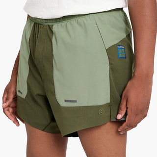 Model_Text: model is 6'1" and wears a medium