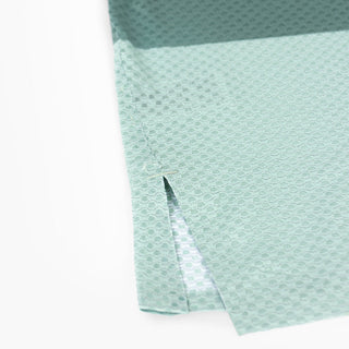 detail picture of the side splits of the ciele athletics lightweight, race ready and performance driven singlet named RDSinglet in turquoise color from the lifetime edition