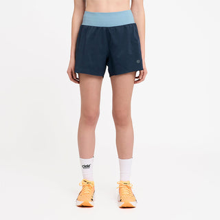 Model_Text: model is 5'7" and wears a small