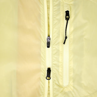 closeup view of the double sided zipper of the ciele athletics VNTJacket lightweight running jacket for men in glade color