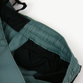 close view of the hidden inside pocket of the ciele athletics TRNShort 7 inch linerless short in silver pine color