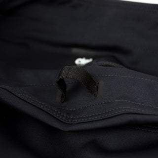 close view of adjustement at the waist on the ciele athletics FSTTight 8 inch short running tight in shadowcast