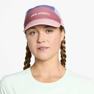 front view of ciele athletics FSTCap SC Field Iconic SL unisex running hat in deco rose light grape color on a model