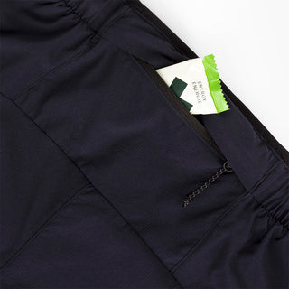 close view of the zippered back pocket of the ciele athletics DLYShort 4 inch with a long brief in shadowcast color
