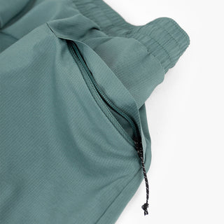 close view of the zippered side pocket of the ciele athletics ATShort 4 inch with liner short in silver pine color